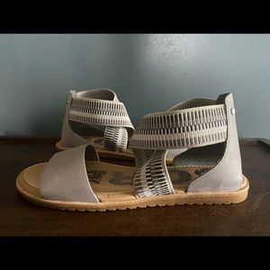 SALE!! Sorel Grey Leather Sandals Size 7